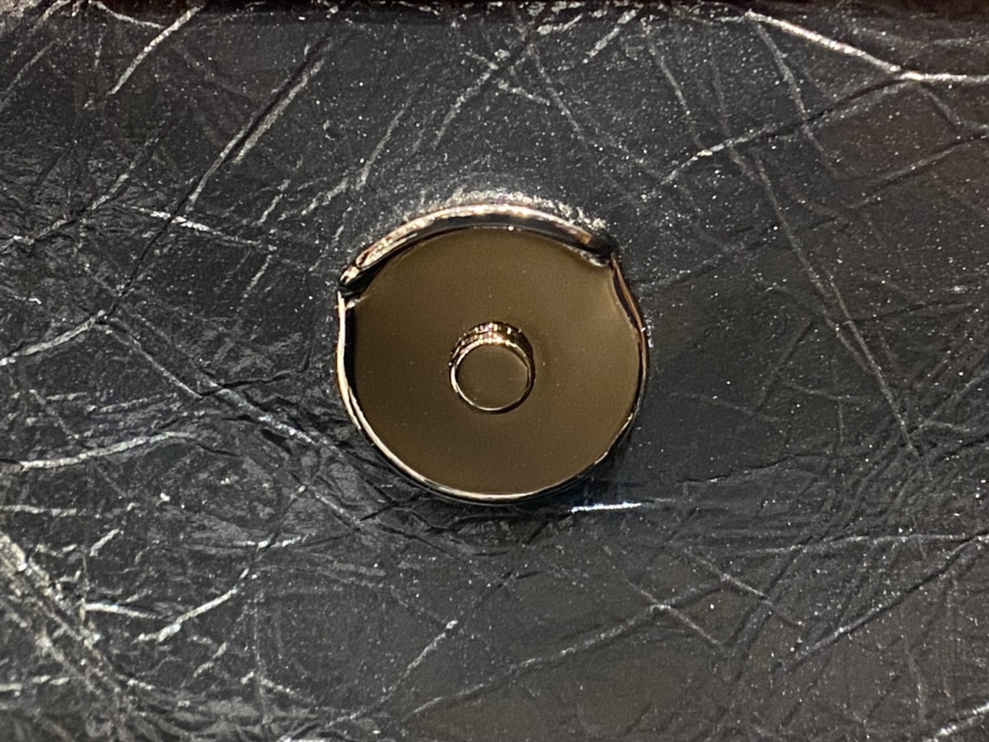 SAINT LAURENT 𝑵𝒊𝒌𝒊 𝒃𝒐𝒅𝒚 𝒃𝒂𝒈  #577124.JD