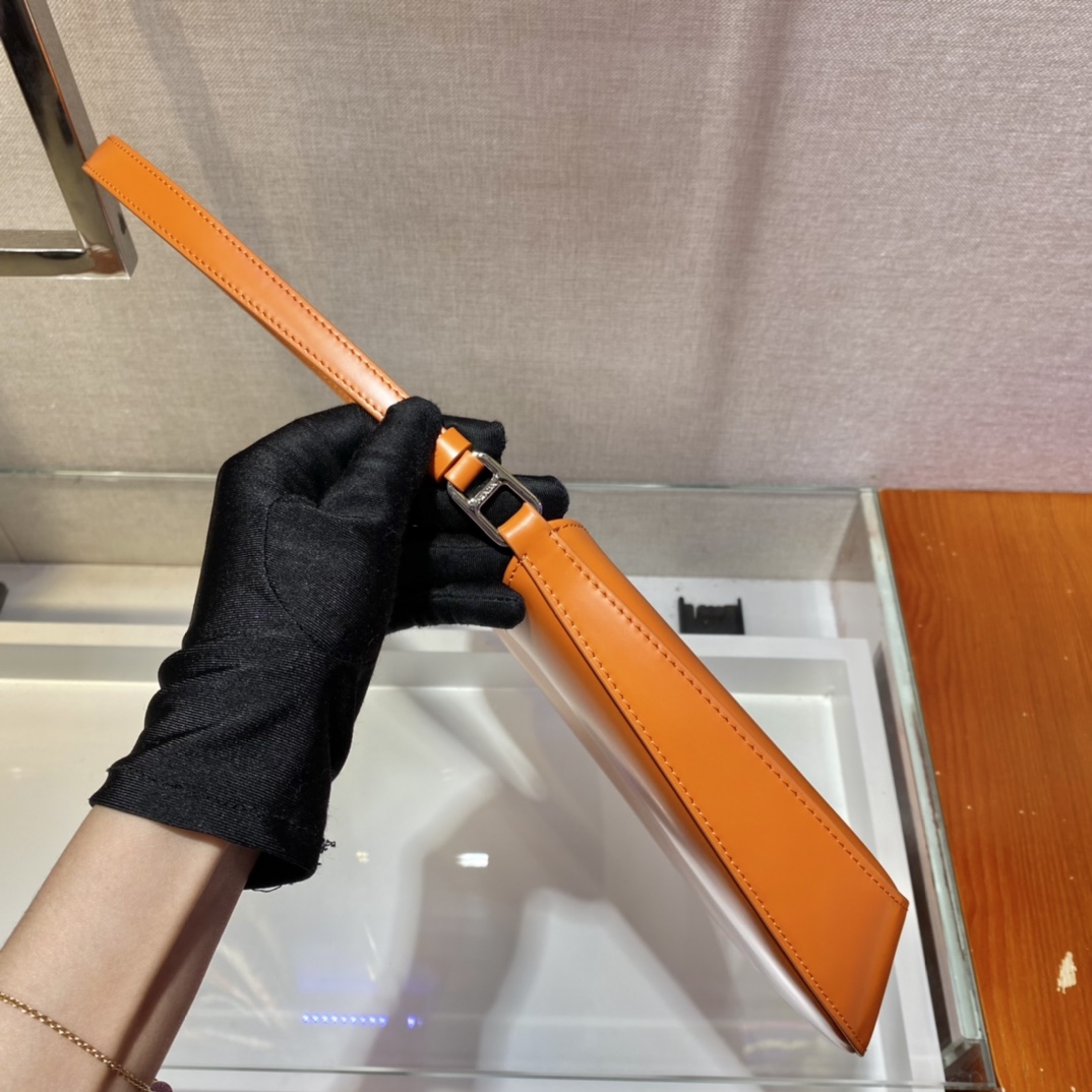 𝐏𝐑𝐀𝐃𝐀 New Underarm Bag 1BC499