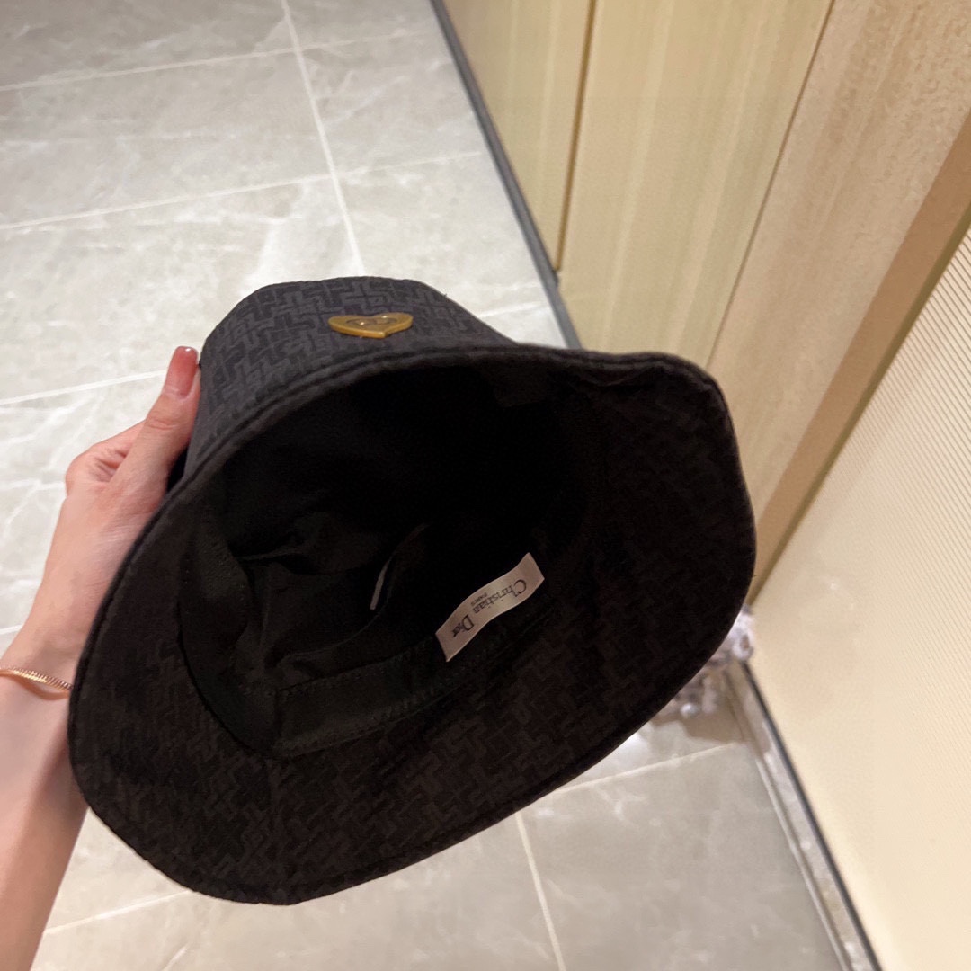 [DIOR Dior] 2023 spring and summer simple heart-shaped logo fisherman hat