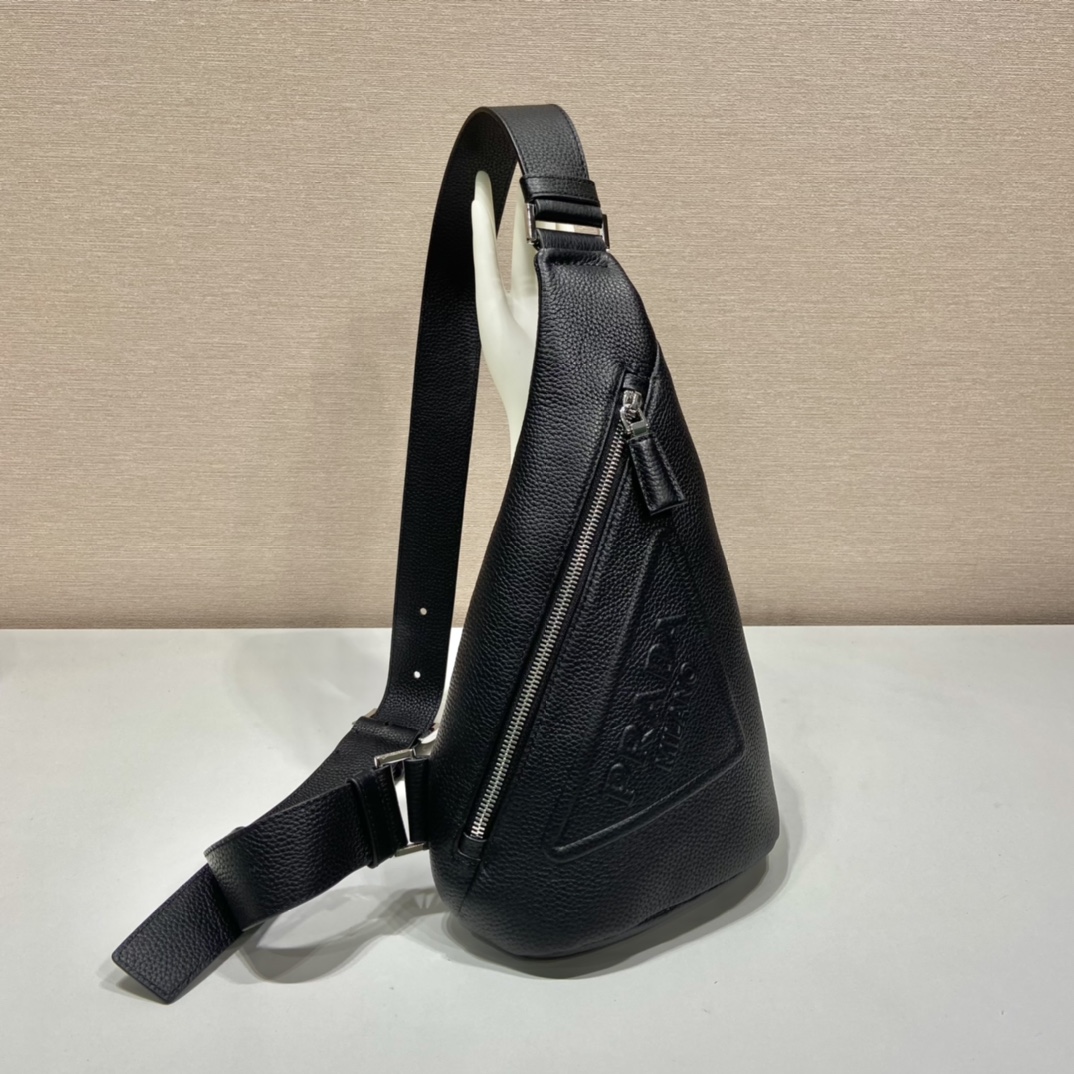 𝐏𝐑𝐀𝐃𝐀  New Chest Bag 2VZ092