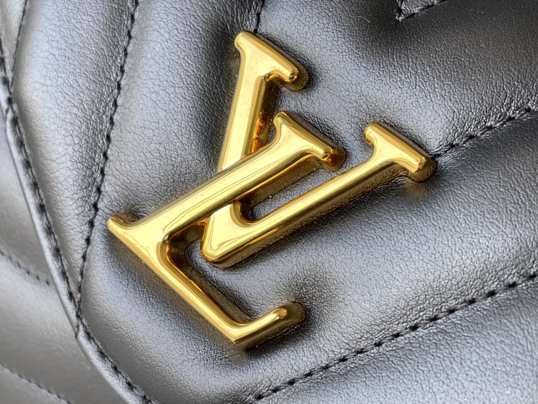 𝐋𝐎𝐔𝐈𝐒 𝐕𝐔𝐈𝐓𝐓𝐎𝐍   M21720