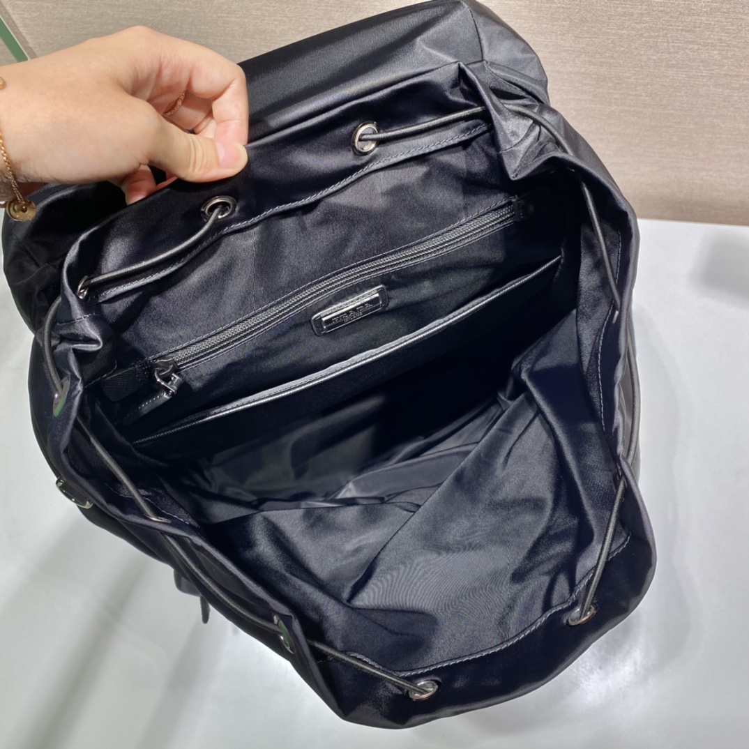 𝐏𝐑𝐀𝐃𝐀 New hiking bag 2VZ019
