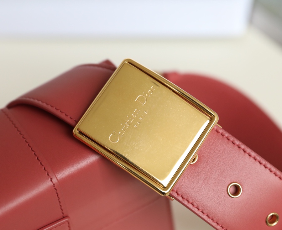 Montaigne hibiscus powder 𝙢𝙞𝙣𝙞 box bag