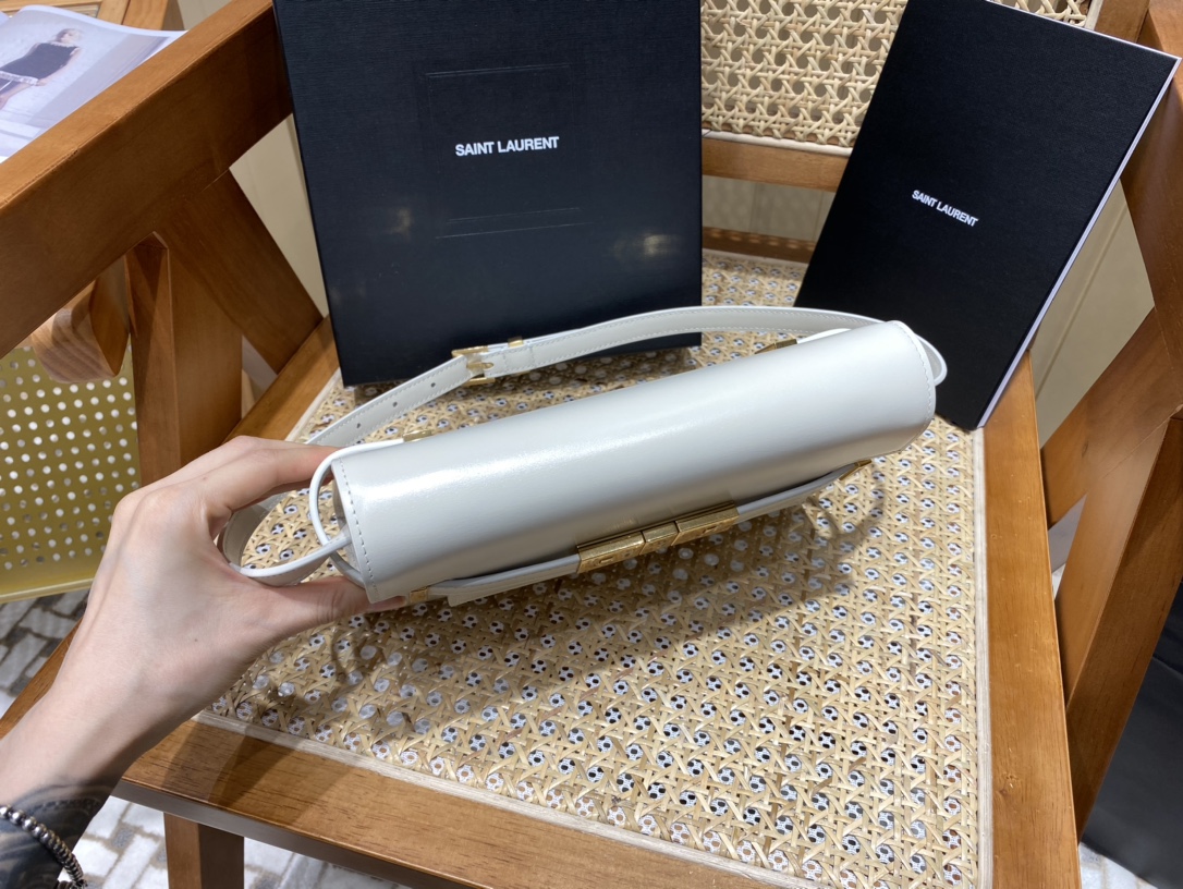 SAINT LAURENT【𝙈𝙖𝙣𝙝𝙖𝙩𝙩𝙖𝙣 𝟮𝟰𝙘𝙢】675626.Jd