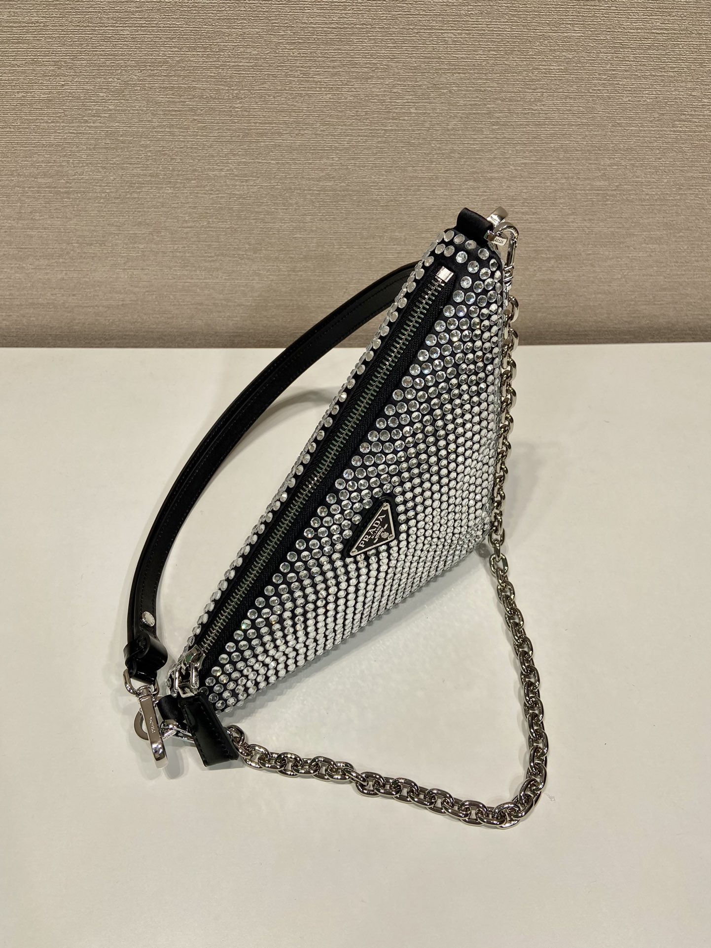 𝐏𝐑𝐀𝐃𝐀 Triangle bag with glitter diamonds 1BH190