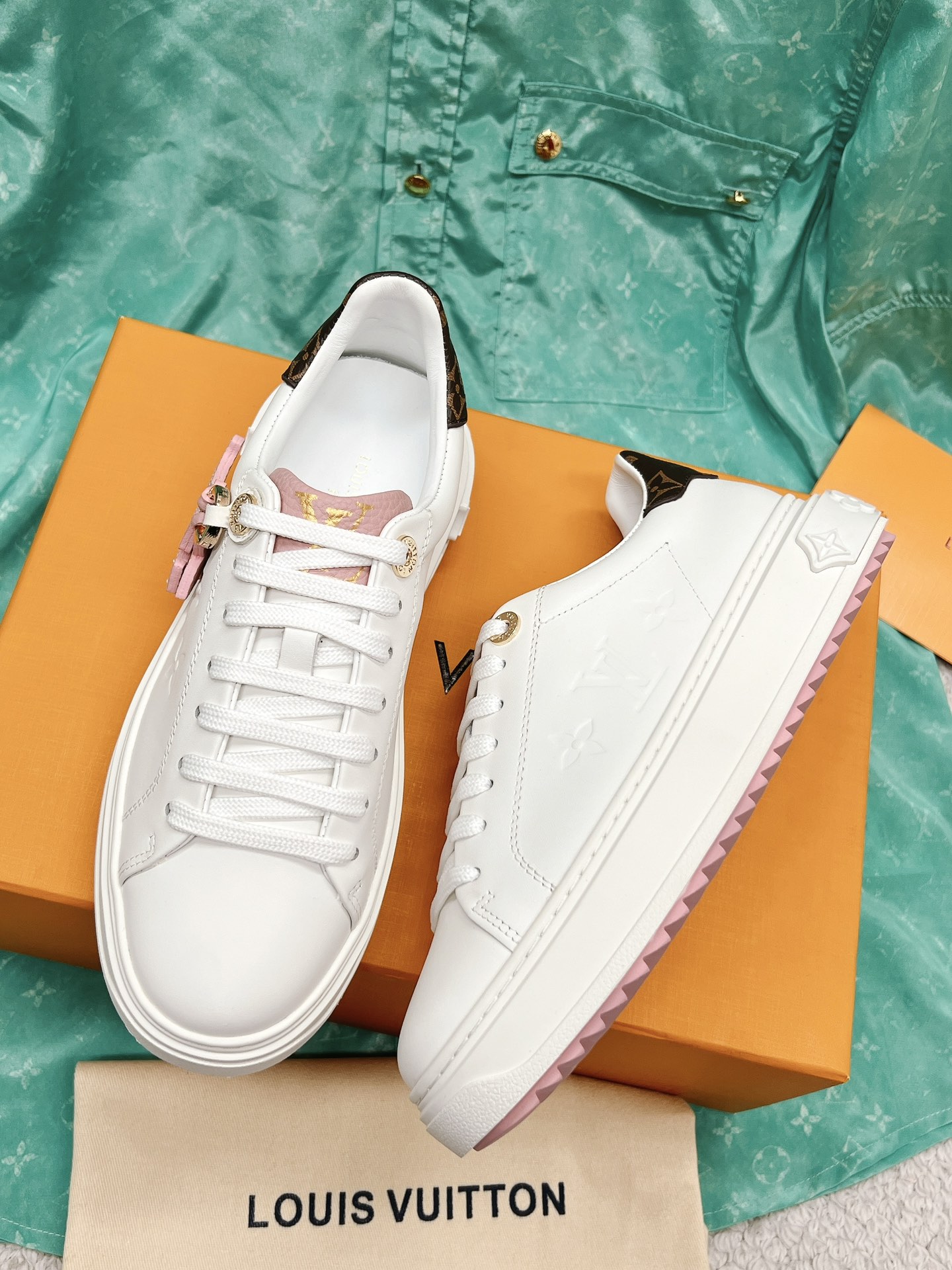 Louis Vuitton x Yayoi Kusama cooperation model classic white shoes 𝐓𝐢𝐦𝐞 𝐨𝐮𝐭 wave point sneakers