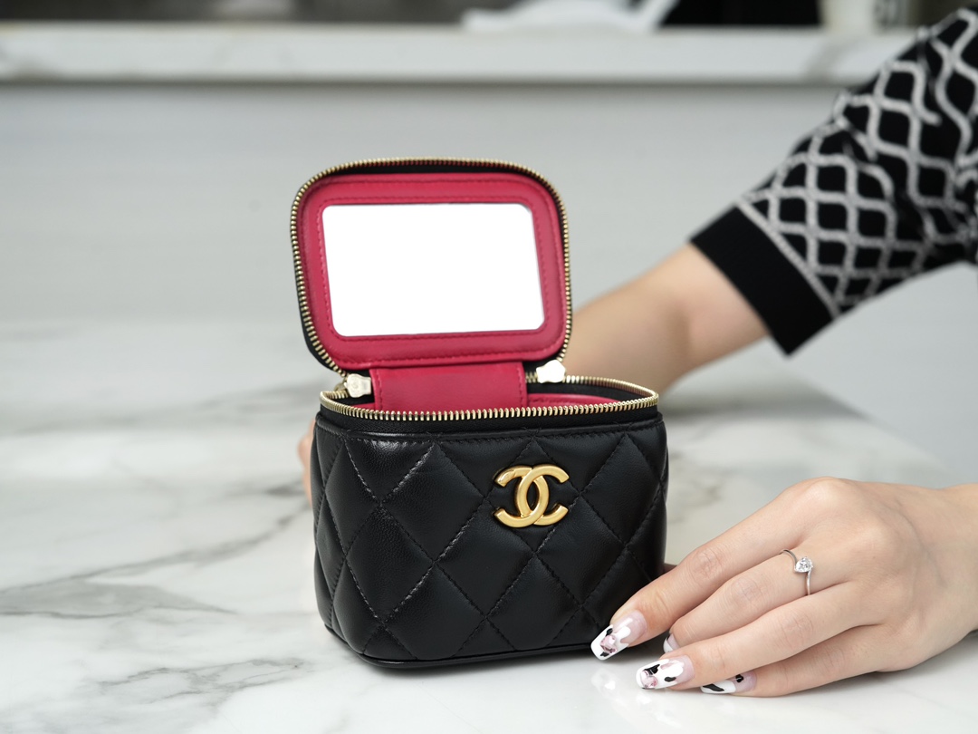 𝗖𝗛𝗔𝗡𝗘𝗟✦ 23s new spring/summer Camellia adjustable buckle small box