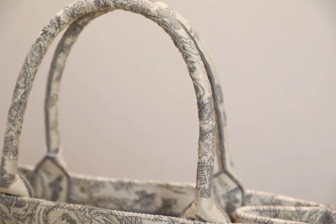 DIOR TOTE Grey Tiger
