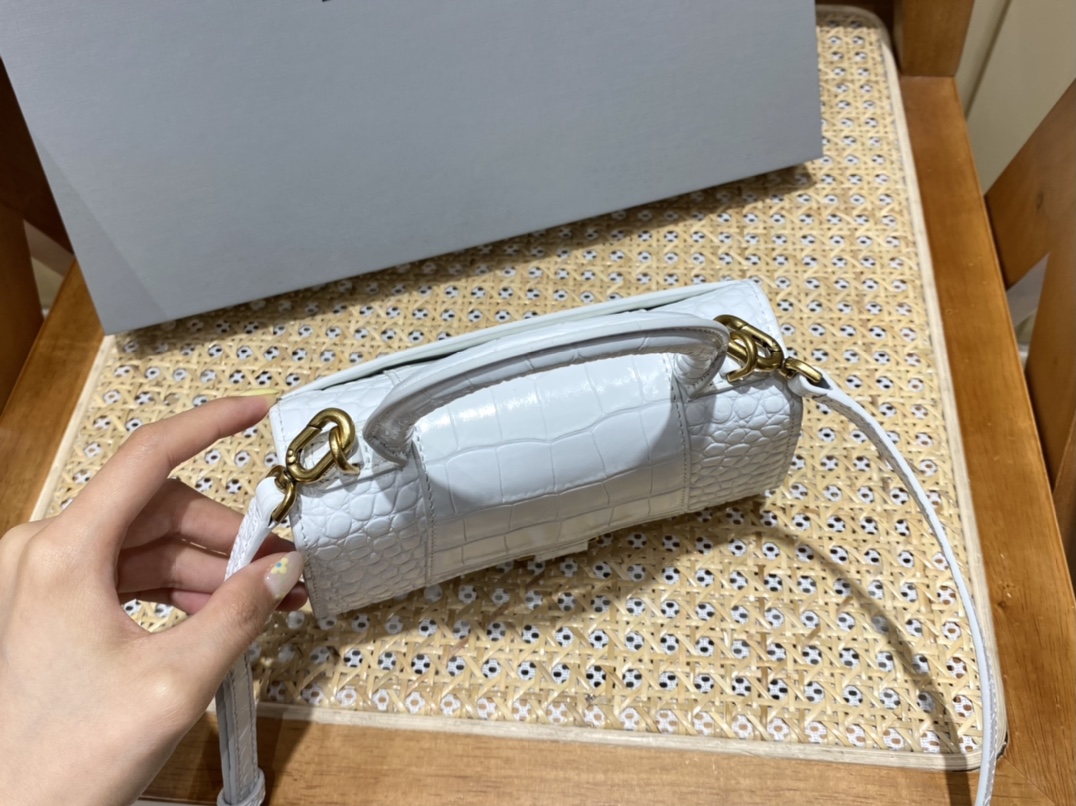 BALENCIAGA 𝐇𝐨𝐮𝐫𝐠𝐥𝐚𝐬𝐬 𝐗𝐒 crocodile-textured cowhide