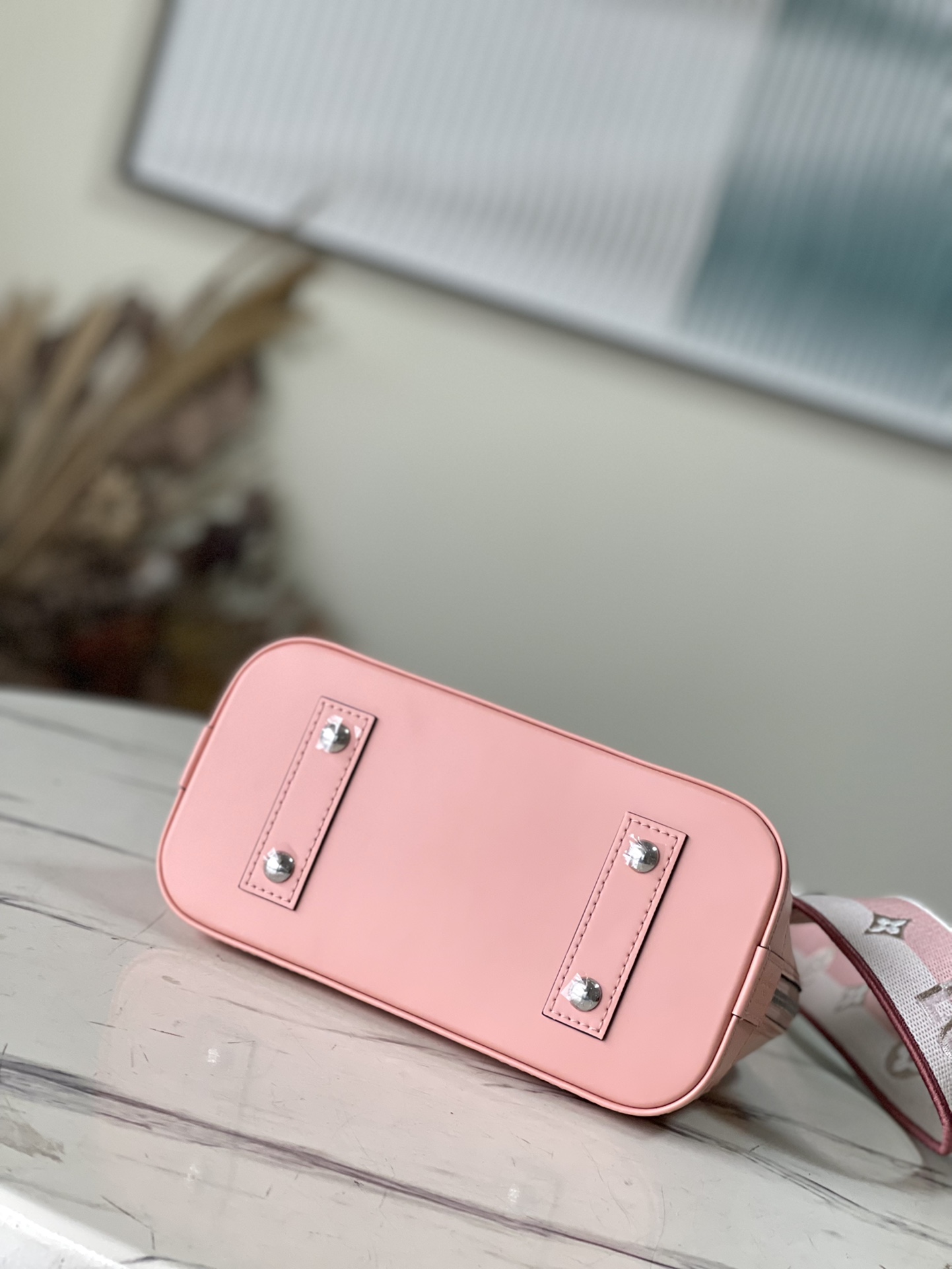 𝐋𝐎𝐔𝐈𝐒 𝐕𝐔𝐈𝐓𝐓𝐎𝐍    M21682