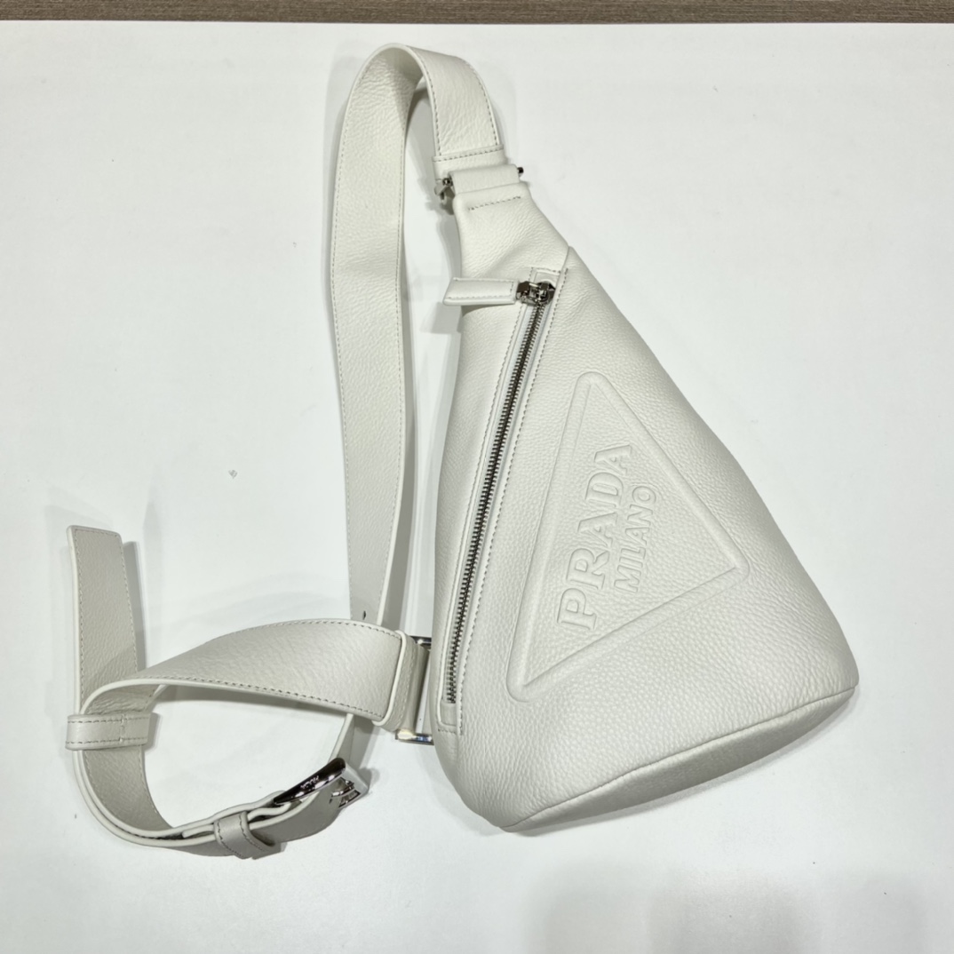 𝐏𝐑𝐀𝐃𝐀  New Chest Bag 2VZ092