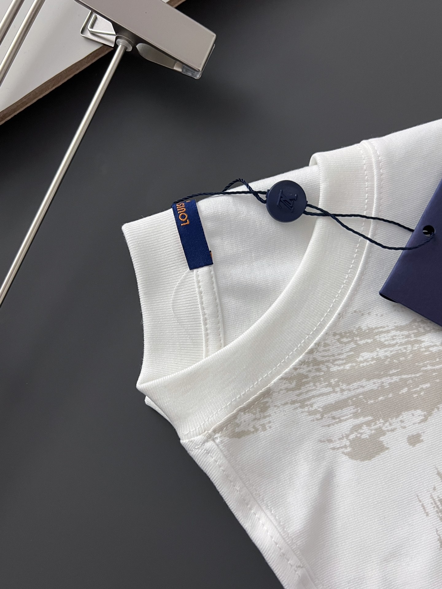 Louis Vuitton 24 classic embroidered pockets with trendy t-shirts