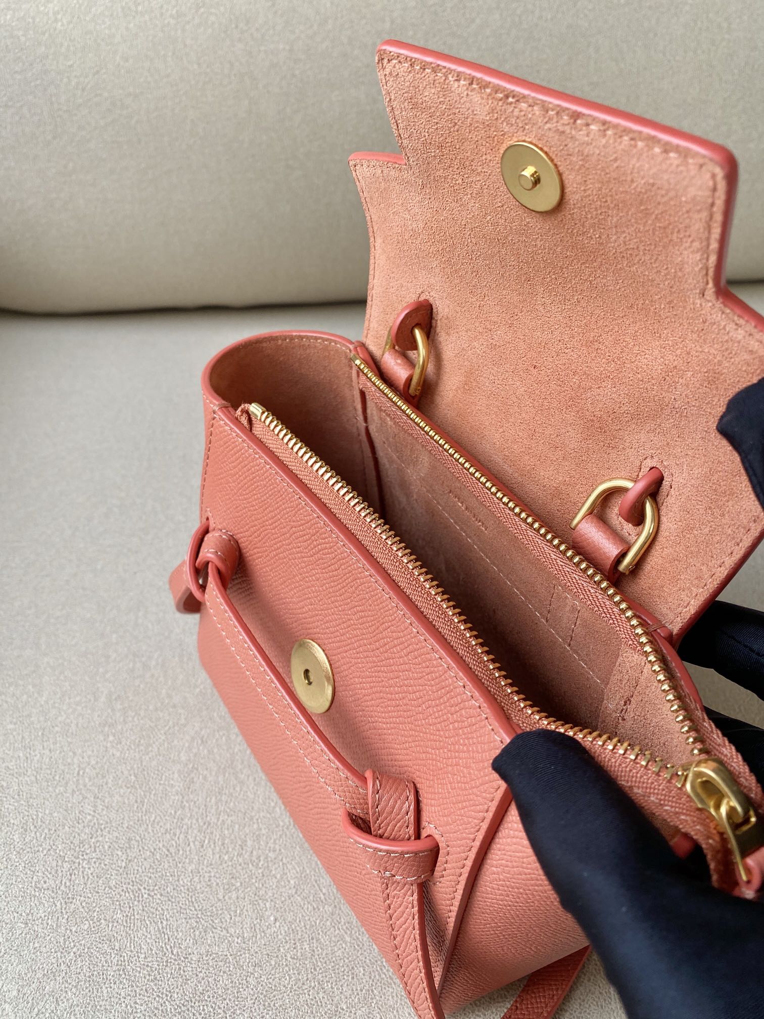 𝐂𝐞𝐥𝐢𝐧𝐞 𝐛𝐞𝐥𝐭 𝐩𝐢𝐜𝐨 𝟏𝟔𝐜𝐦 Grained Calfskin Bag