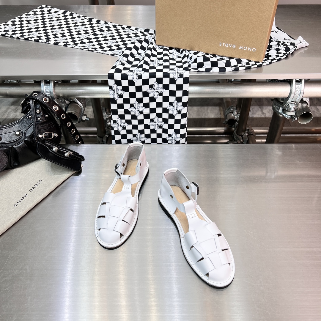 𝐒𝐭𝐞𝐯𝐞 𝐌𝐨𝐧𝐨｜𝟐𝟎𝟐𝟑𝐒𝐒/𝐧𝐞𝐰 A pair of fully handmade sandals using Goodyear practices