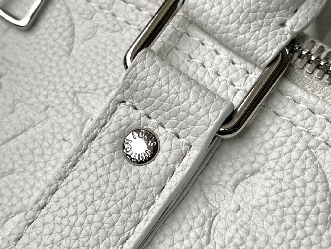 𝐋𝐎𝐔𝐈𝐒 𝐕𝐔𝐈𝐓𝐓𝐎𝐍    M21678