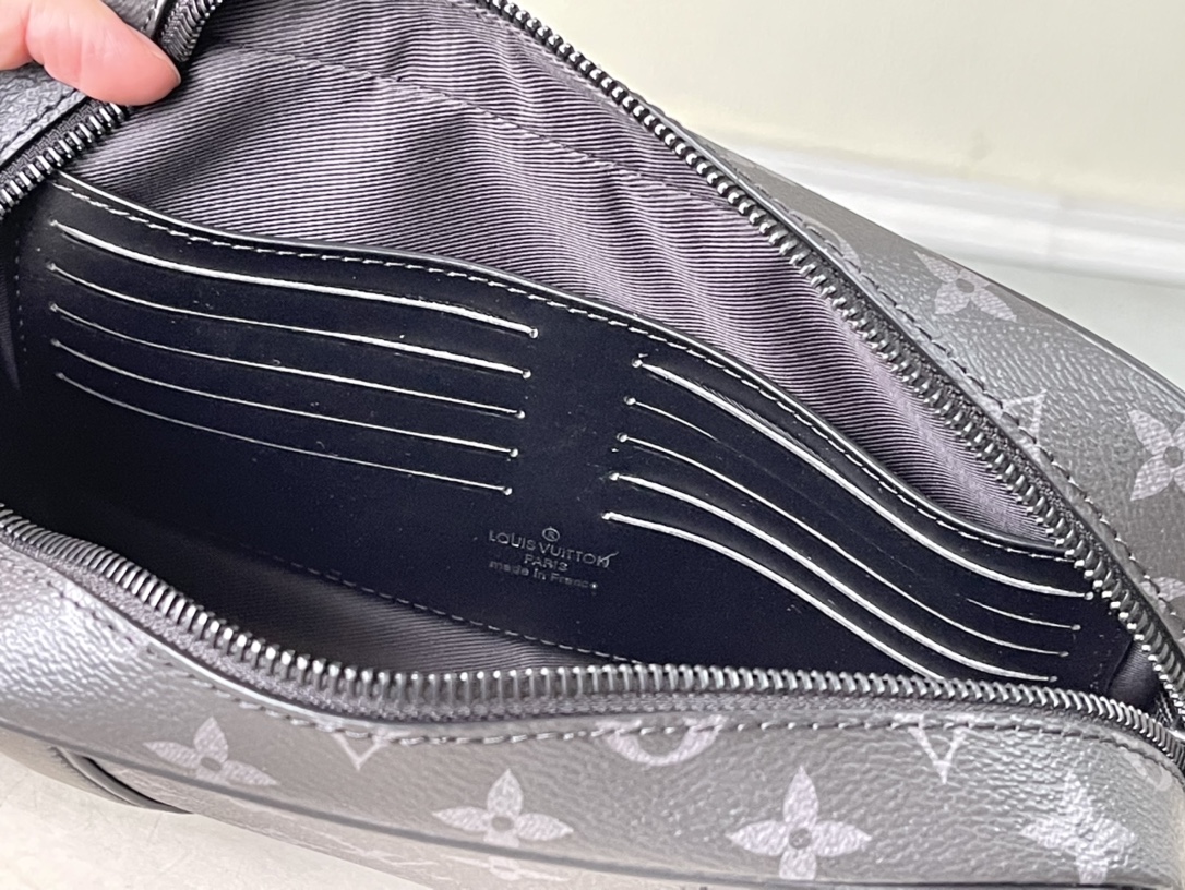 𝐋𝐎𝐔𝐈𝐒 𝐕𝐔𝐈𝐓𝐓𝐎𝐍     M82076