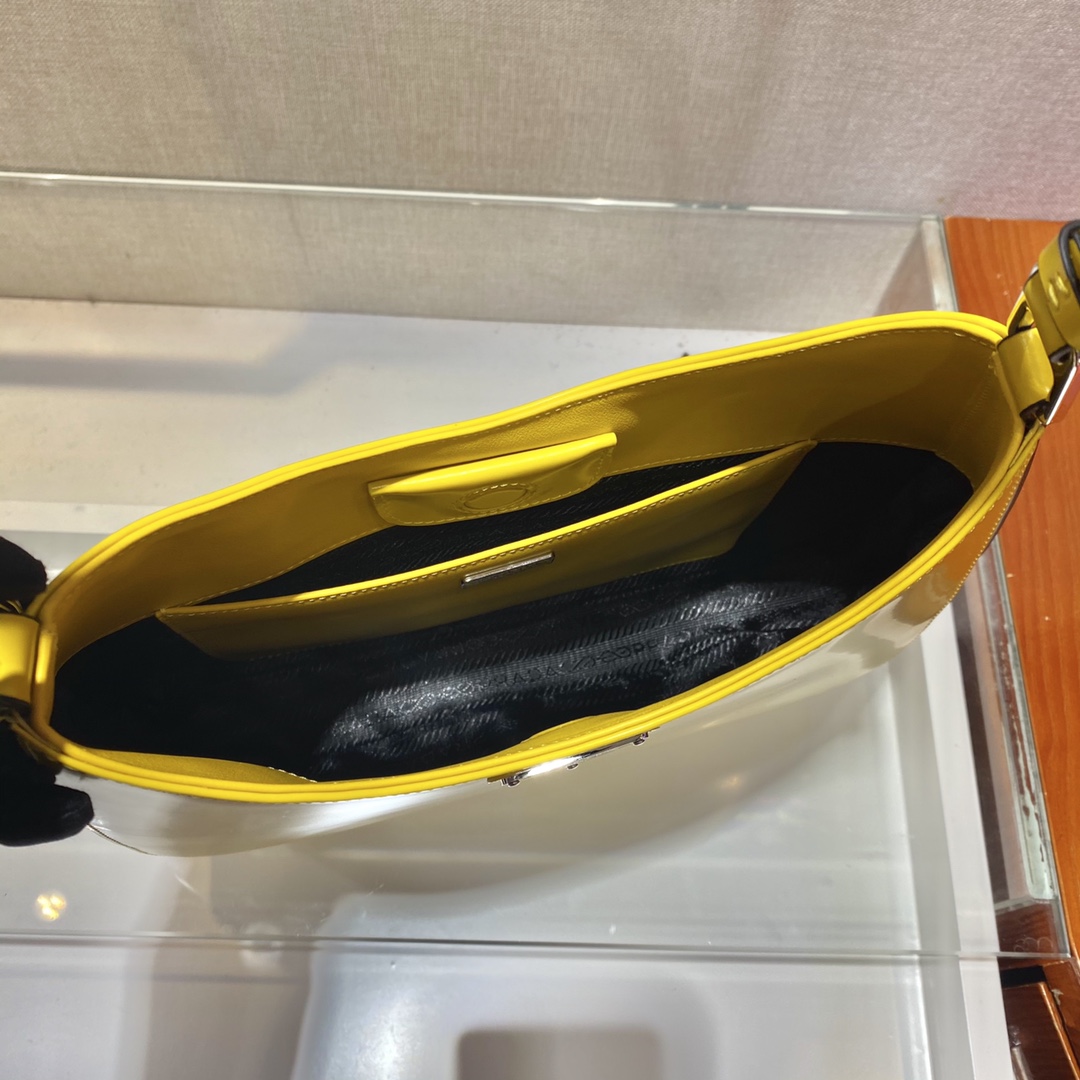 𝐏𝐑𝐀𝐃𝐀  Large Double Shoulder Strap Underarm Bag