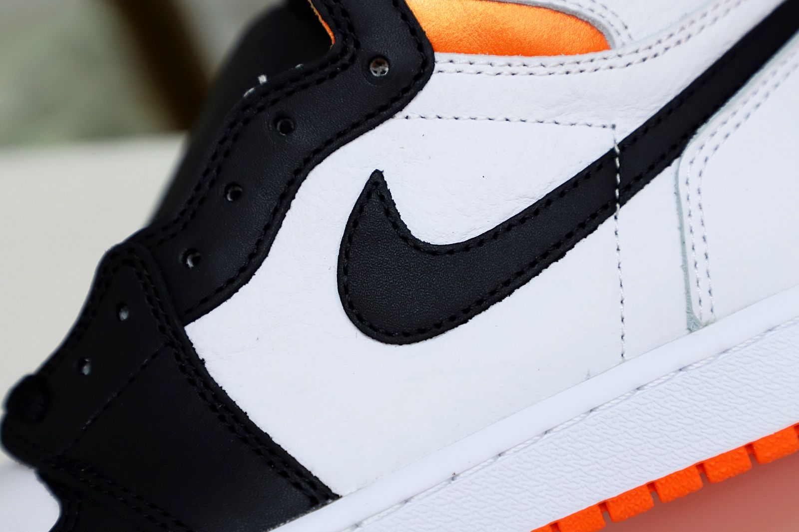 Air Jordan 1 Retro High OG Electro Orange