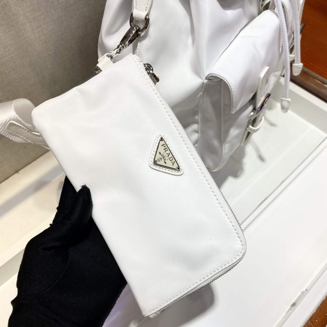 𝐏𝐑𝐀𝐃𝐀 New backpack 1BZ811