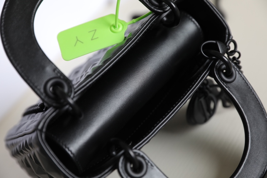 LADY DIOR Diamond Shaped Vine Black DR-081