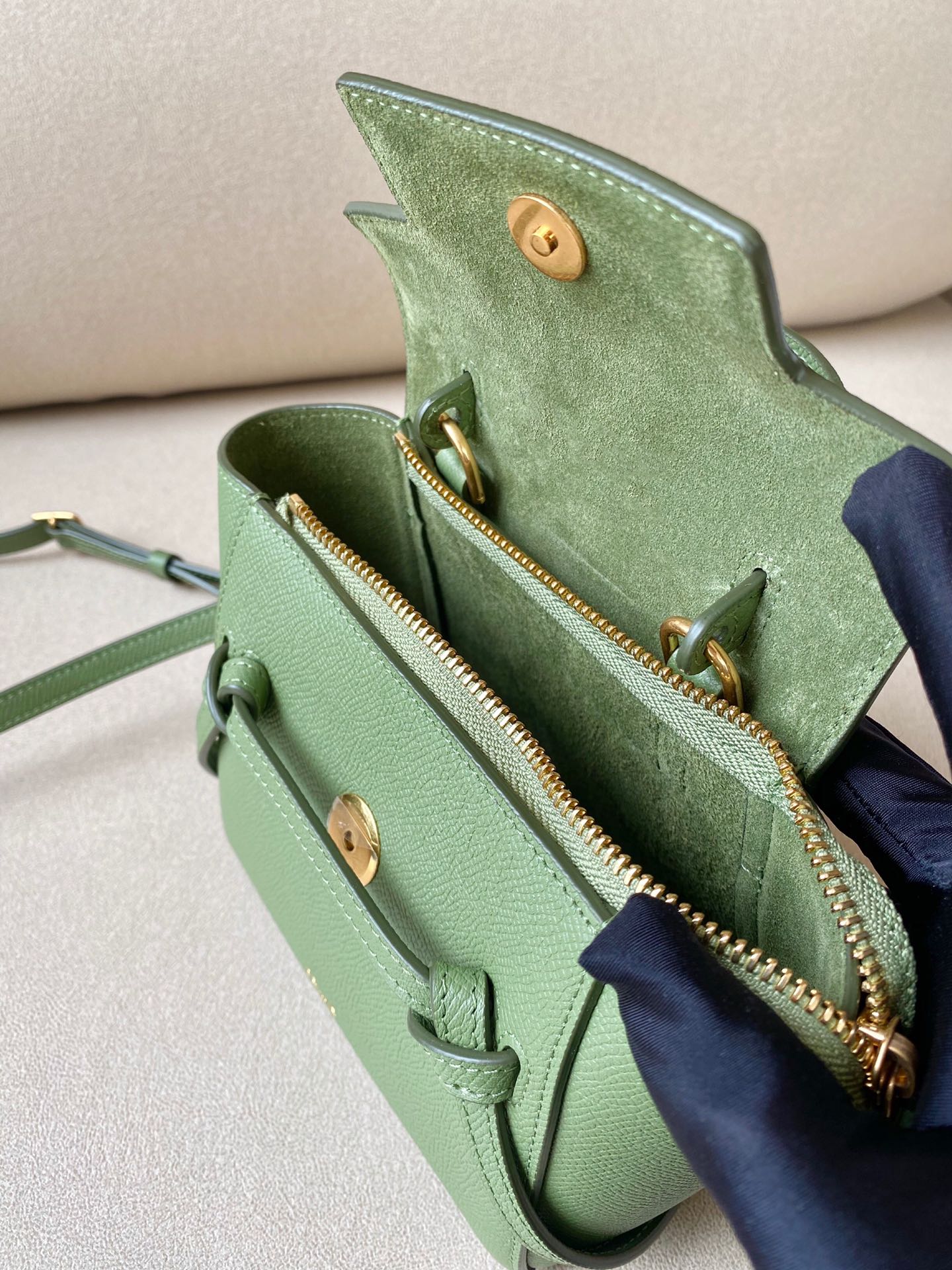 𝐂𝐞𝐥𝐢𝐧𝐞 𝐛𝐞𝐥𝐭 𝐩𝐢𝐜𝐨 𝟏𝟔𝐜𝐦 Grained Calfskin Bag