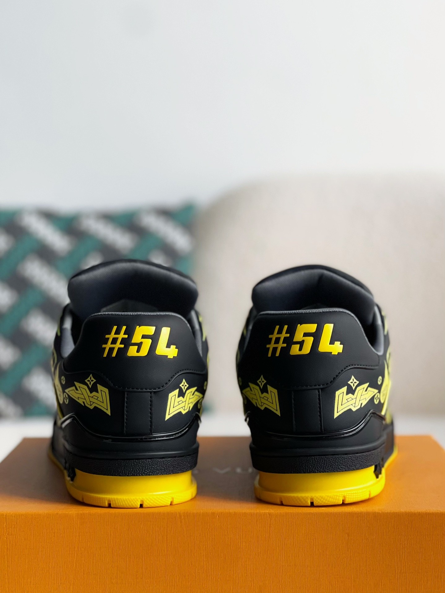 LOUIS VUITTON SNEAKERS