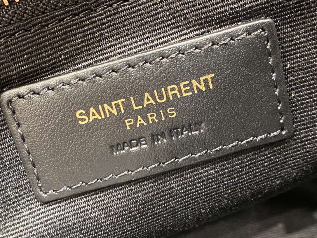 SAINT LAURENT  𝐍𝐢𝐤𝐢 28𝐜𝐦 #633158