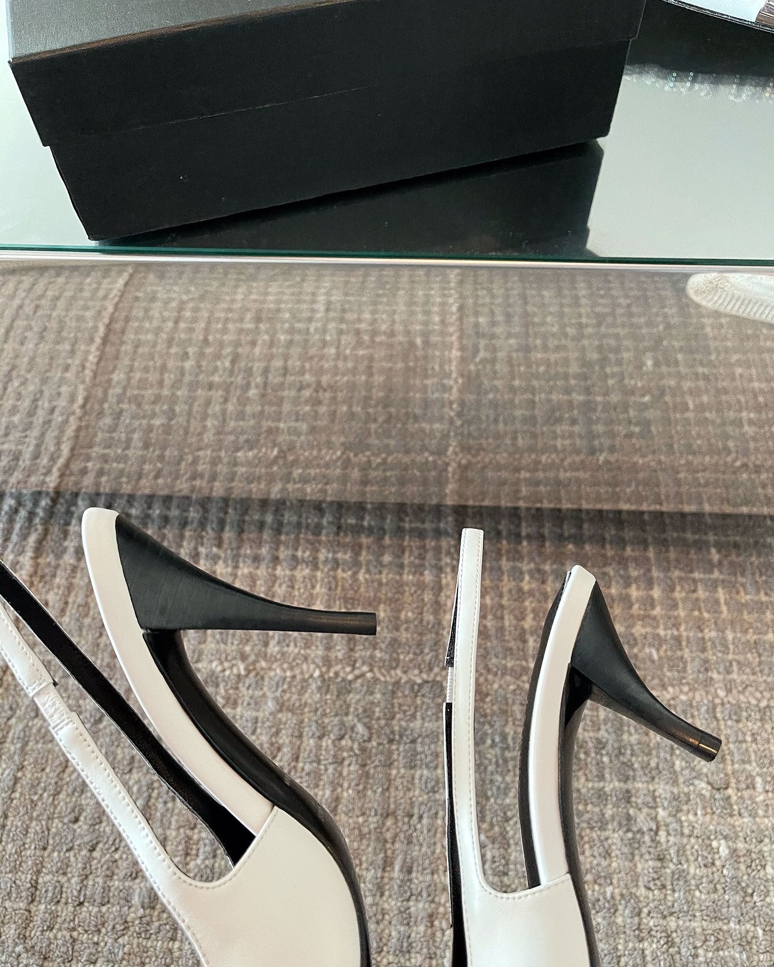 𝙎𝙖𝙞𝙣𝙩 𝙇𝙖𝙪𝙧𝙚𝙣𝙩 | 𝟐𝟎𝟐𝟏/𝐒𝐒 𝐧𝐞𝐰 YSL｜Saint Laurent𝟐𝟎𝟐𝟏 Annual best-selling model Saint Laurent early spring new metal iron head