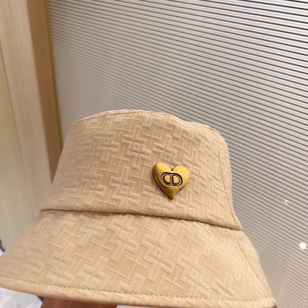 [DIOR Dior] 2023 spring and summer simple heart-shaped logo fisherman hat