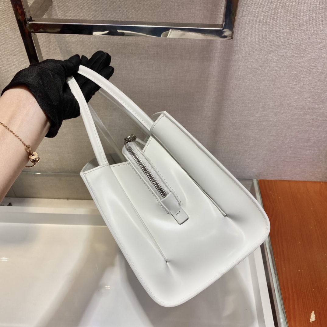 𝐏𝐑𝐀𝐃𝐀 New 1BA327