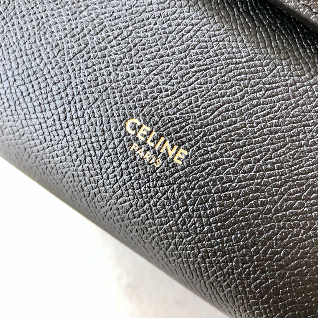 𝐂𝐞𝐥𝐢𝐧𝐞 𝐛𝐞𝐥𝐭 𝐩𝐢𝐜𝐨 𝟏𝟔𝐜𝐦 Grained Calfskin Bag