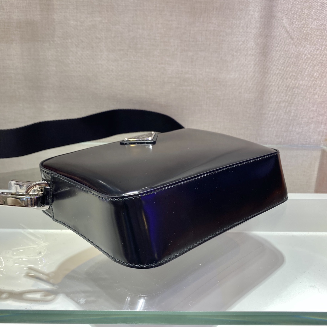 𝐏𝐑𝐀𝐃𝐀 New camera bag 1BH180