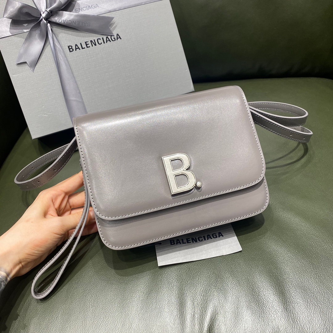 BALENCIAGA 𝘀𝗺𝗮𝗹𝗹 𝗯𝗮𝗴 Plain grey silver buckle