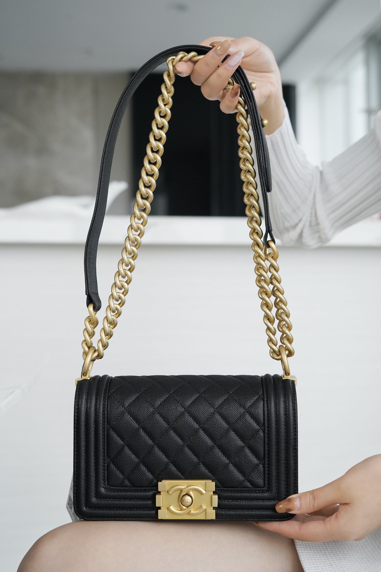 𝗖𝗵𝗮𝗻𝗲𝗹 𝗟𝗲𝗯𝗼𝘆 Imported custom caviar calfskin:Small ball pattern Small Black Gold