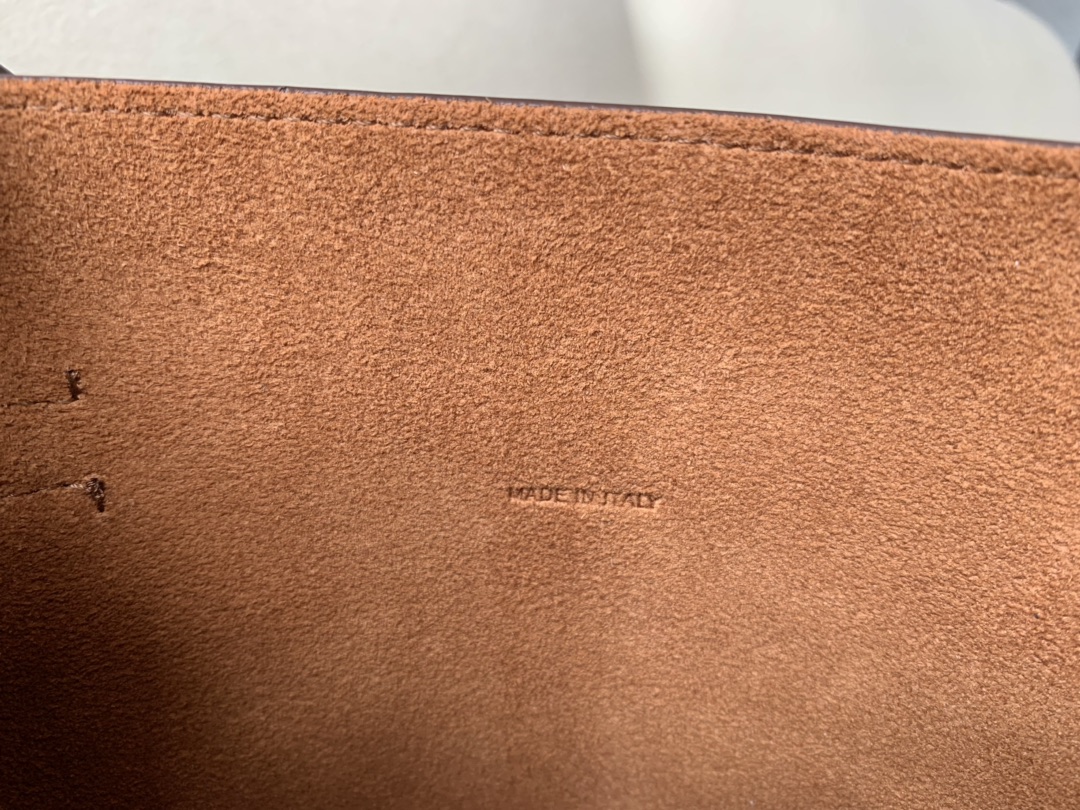 𝐂𝐞𝐥𝐢𝐧𝐞 Bigbag bucket nano  calfskin