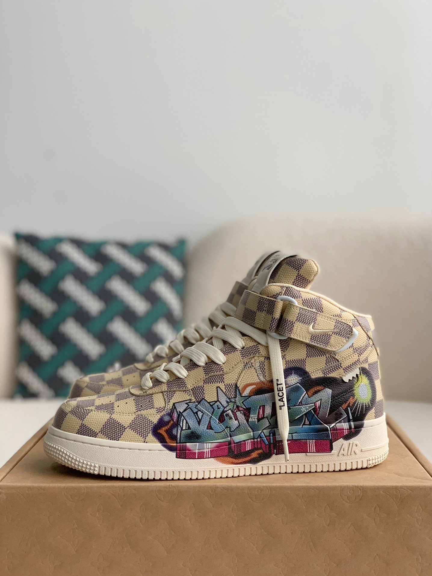 LOUIS VUITTON X NIKE AIR FORCE 1 high Sneaker