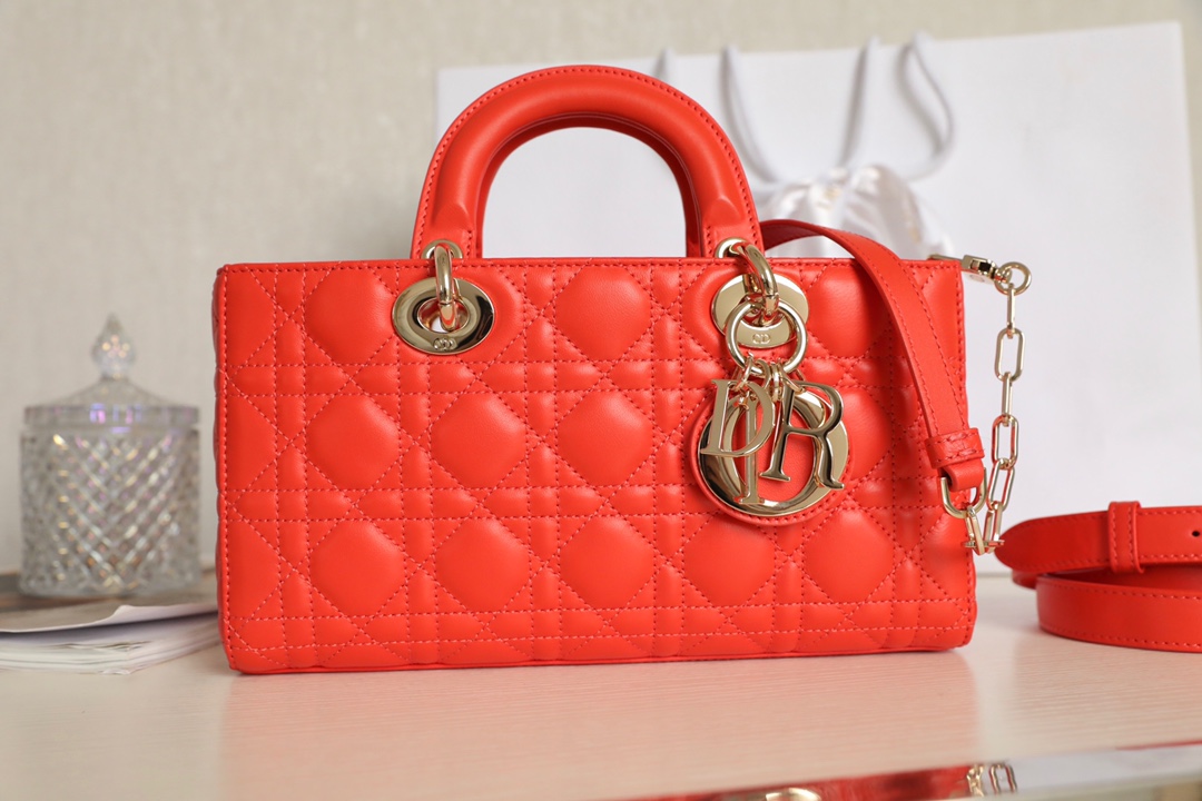 Dior Lady D-Joy is a classic style of the Goliath Bible