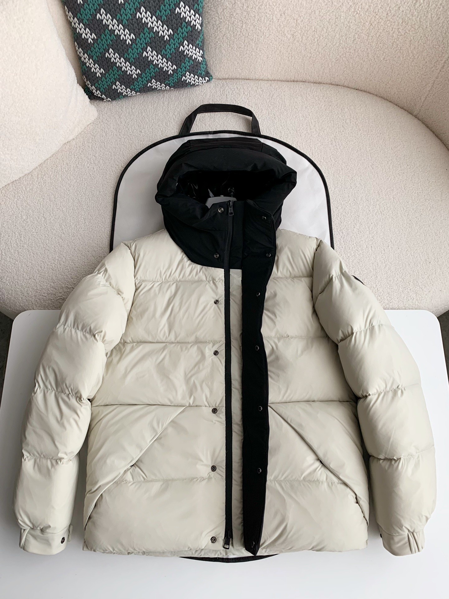 Moncler Montbeliard down jacket