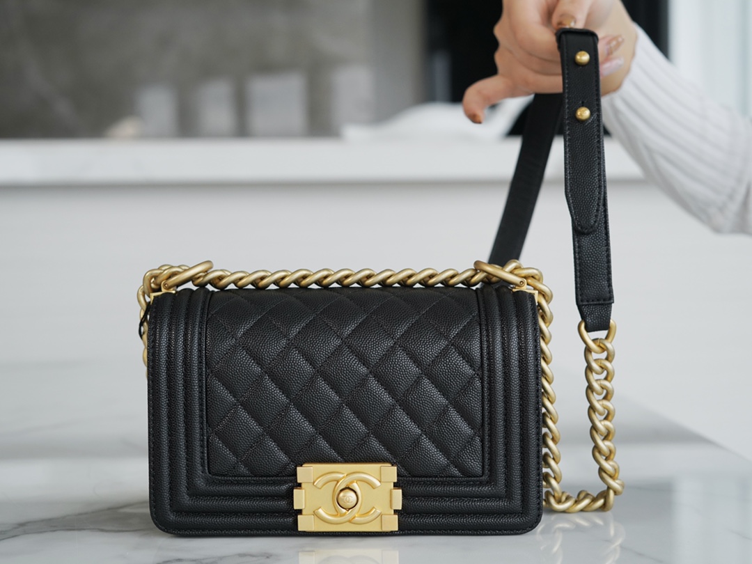 𝗖𝗵𝗮𝗻𝗲𝗹 𝗟𝗲𝗯𝗼𝘆 Imported custom caviar calfskin:Small ball pattern Small Black Gold