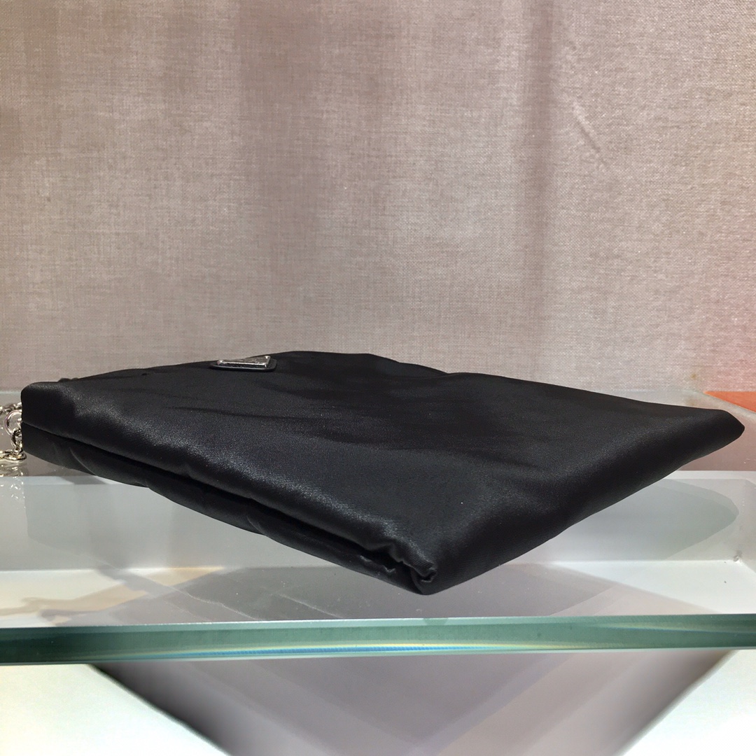 𝐏𝐑𝐀𝐃𝐀 New handbag 1BA252