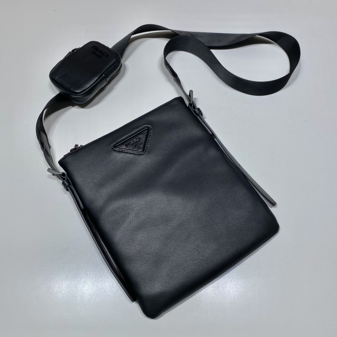 𝐏𝐑𝐀𝐃𝐀 New men's bag 2VH124
