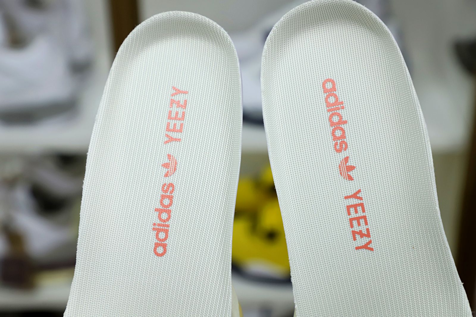 YEEZY BOOST 350 V2 NATURAL