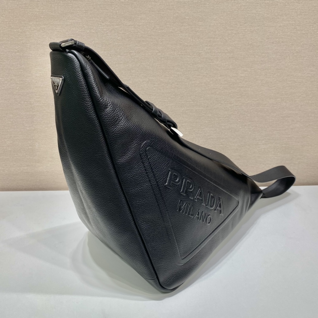 𝐏𝐑𝐀𝐃𝐀 Full leather large triangle bag 2VY007