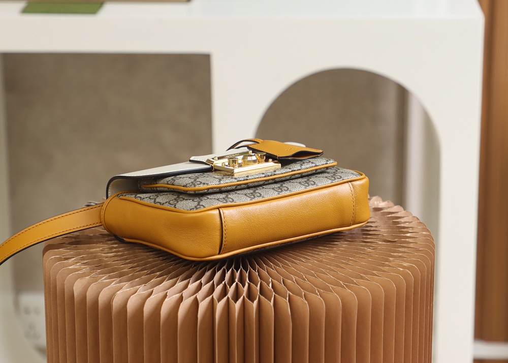 GUCCI 𝐩𝐚𝐝𝐥𝐨𝐜𝐤 small lock postman bag #658487