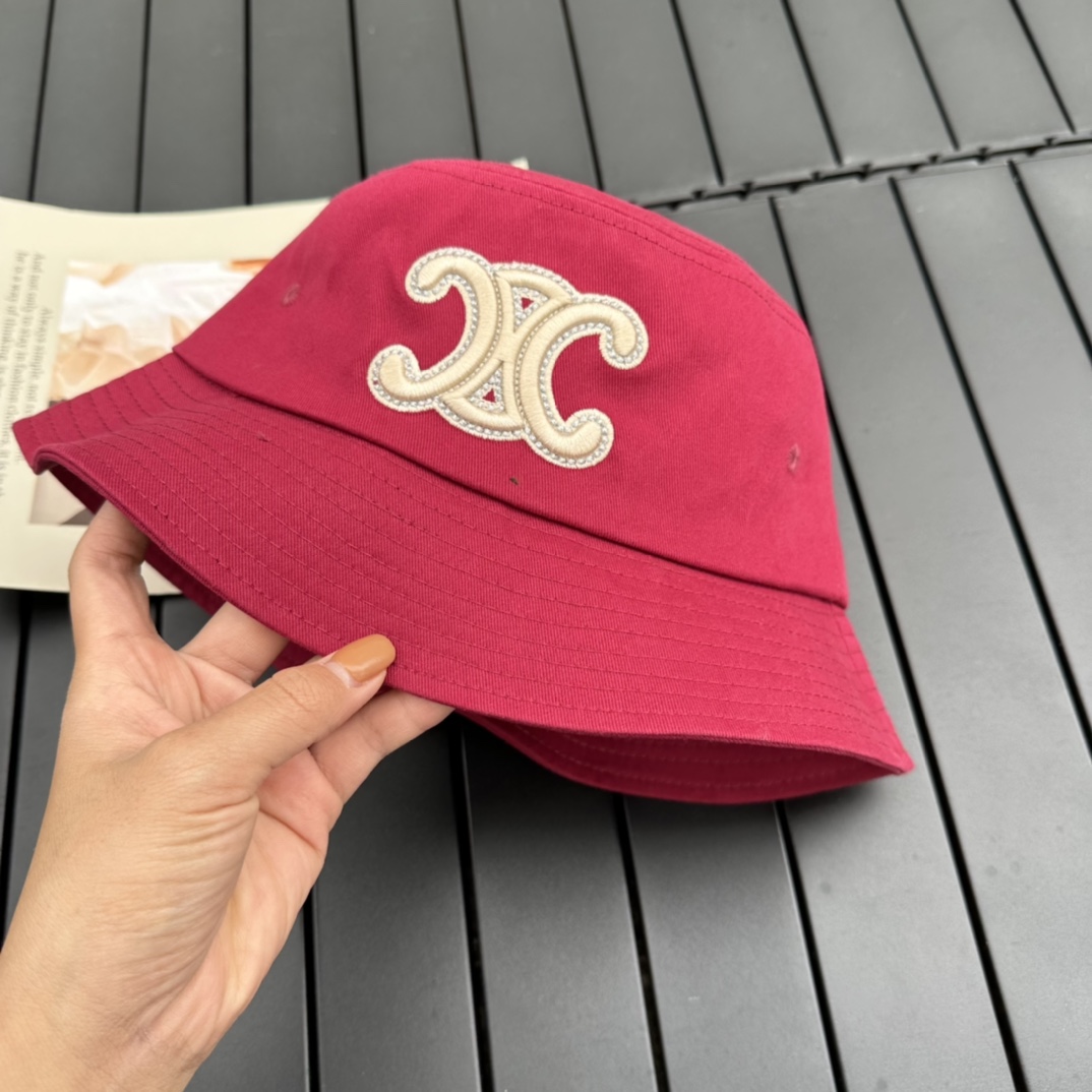 Celine's original single fisherman hat, his sun hat with a large brim