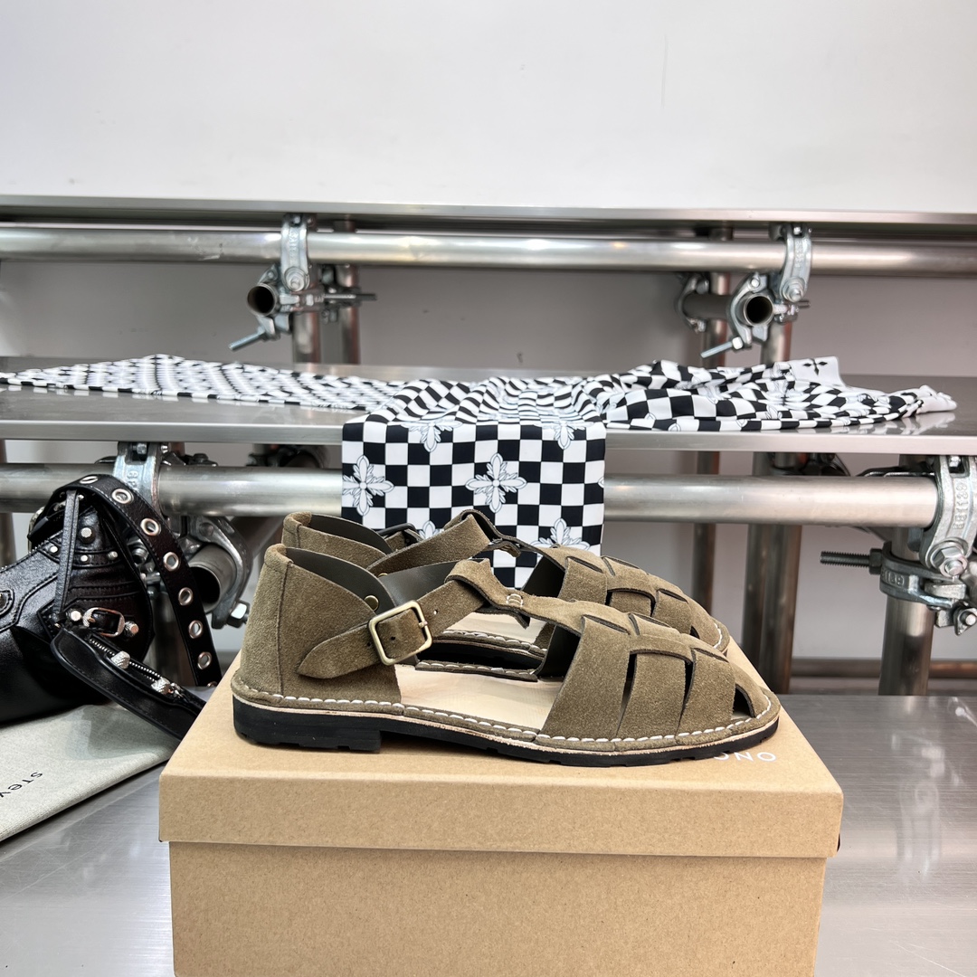 𝐒𝐭𝐞𝐯𝐞 𝐌𝐨𝐧𝐨｜𝟐𝟎𝟐𝟑𝐒𝐒/𝐧𝐞𝐰 A pair of fully handmade sandals using Goodyear practices