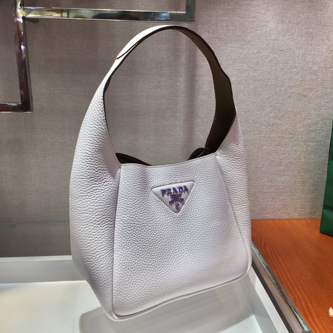 𝐏𝐑𝐀𝐃𝐀 New Bucket Bag