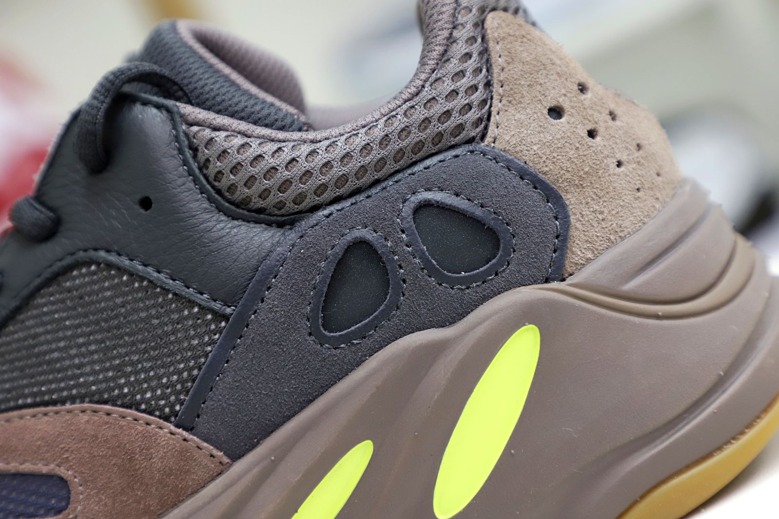 YEEZY BOOST 700 MAUVE