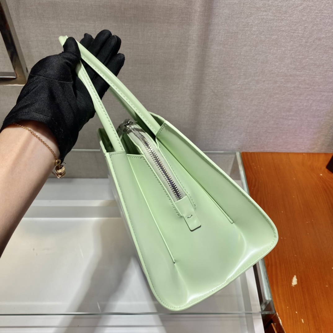 𝐏𝐑𝐀𝐃𝐀 New 1BA327