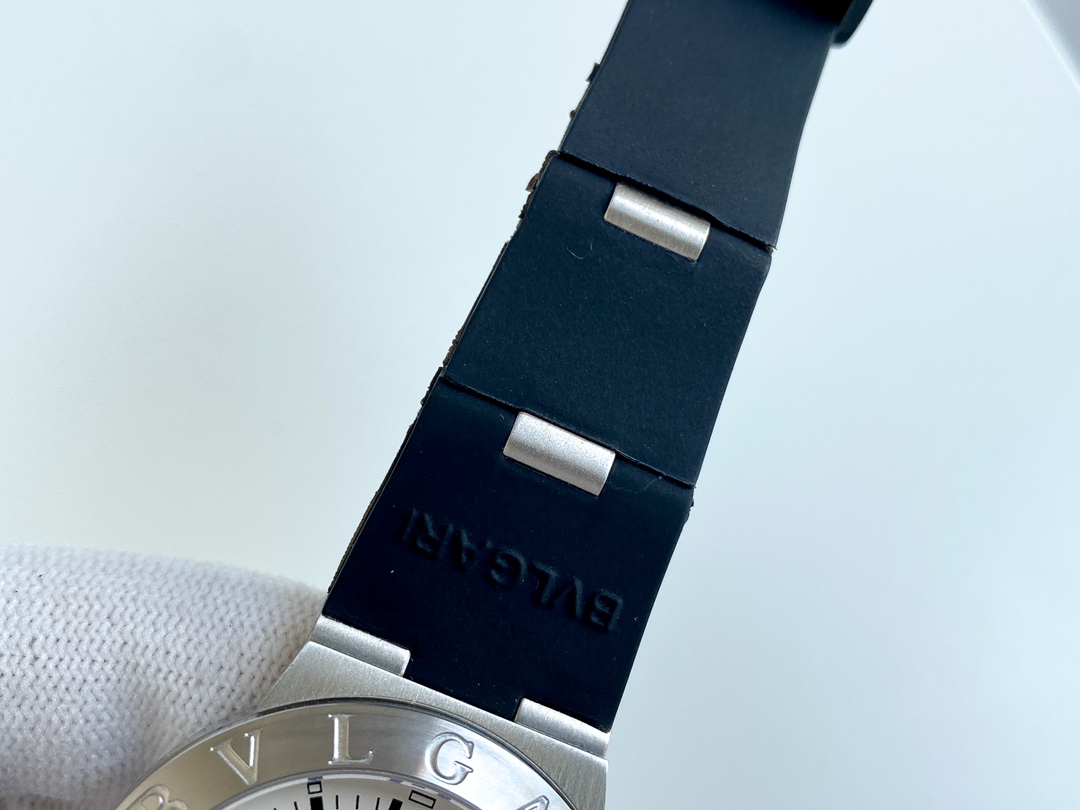 Bulgari ALU M INIU M watch series